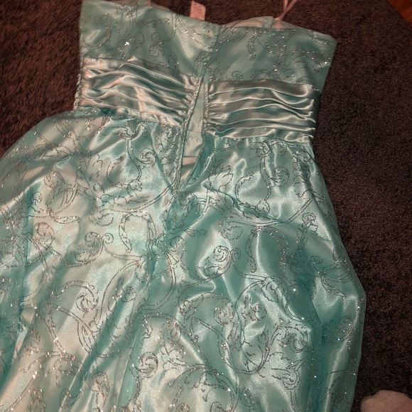 Prom Dress - Picture 4 of 5